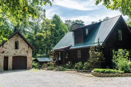 Cozy 2 Bedroom Cabin Nestled In Wooded Hideaway Monterey Exterior photo