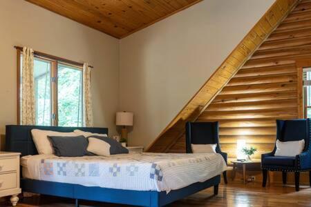 Cozy 2 Bedroom Cabin Nestled In Wooded Hideaway Monterey Exterior photo